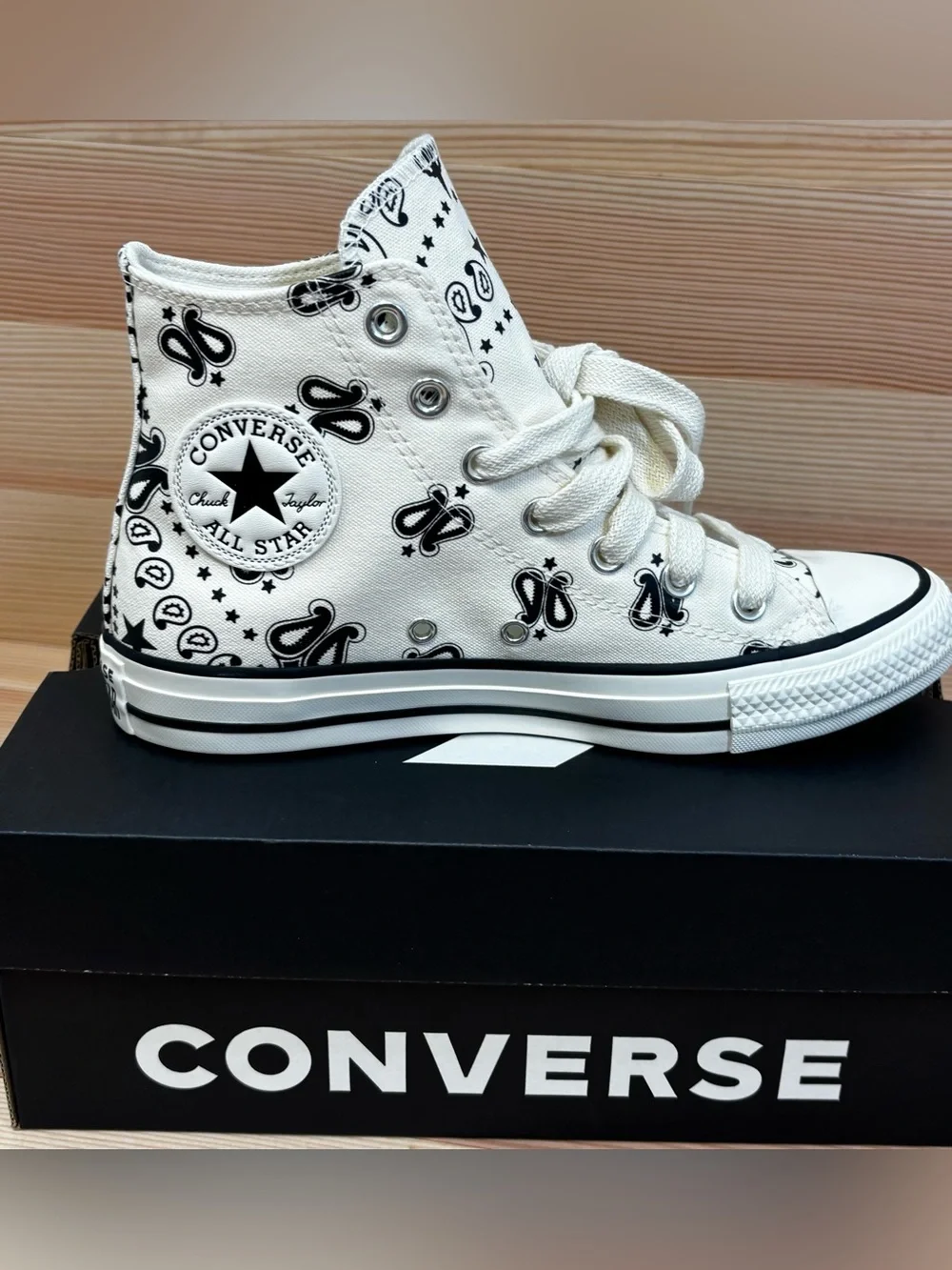 Converse Women's Sz 7 Chuck Taylor All Star Hi White Black Paisley  Sneakers